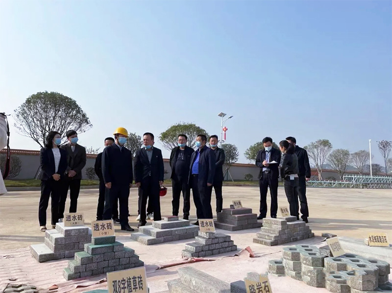 用建筑垃圾制成的各种环保砖